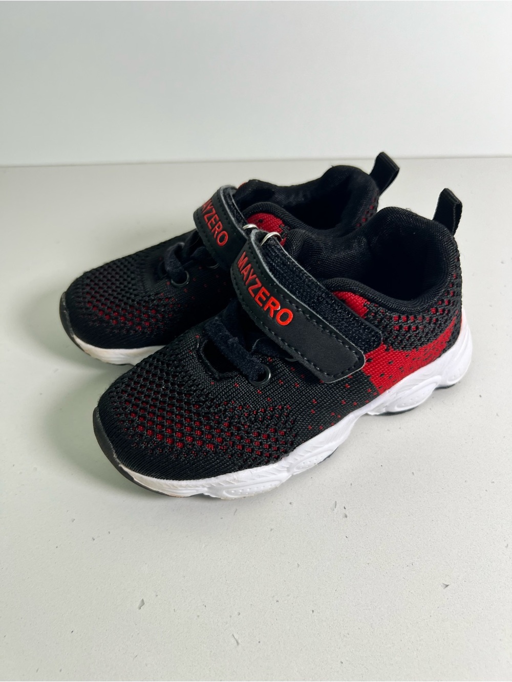 Mayzero Kids Athletic Sneakers Black Red Mesh Size 25 (US 9) Velcro Strap